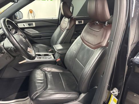 Used 2020 Ford Explorer Platinum w/ Premium Technology Package image 23