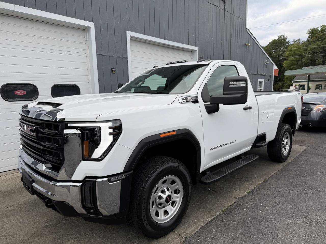 Used 2024 GMC Sierra 3500 Pro w/ Convenience Package AWD/4WD image 1