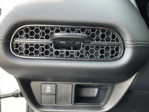 Used 2024 Honda HR-V LX image 18