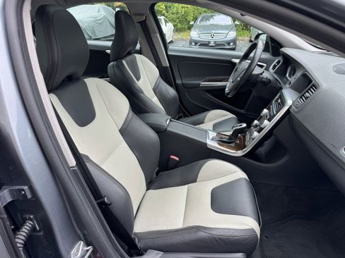 Used 2016 Volvo S60 T5 Cross Country Platinum image 29