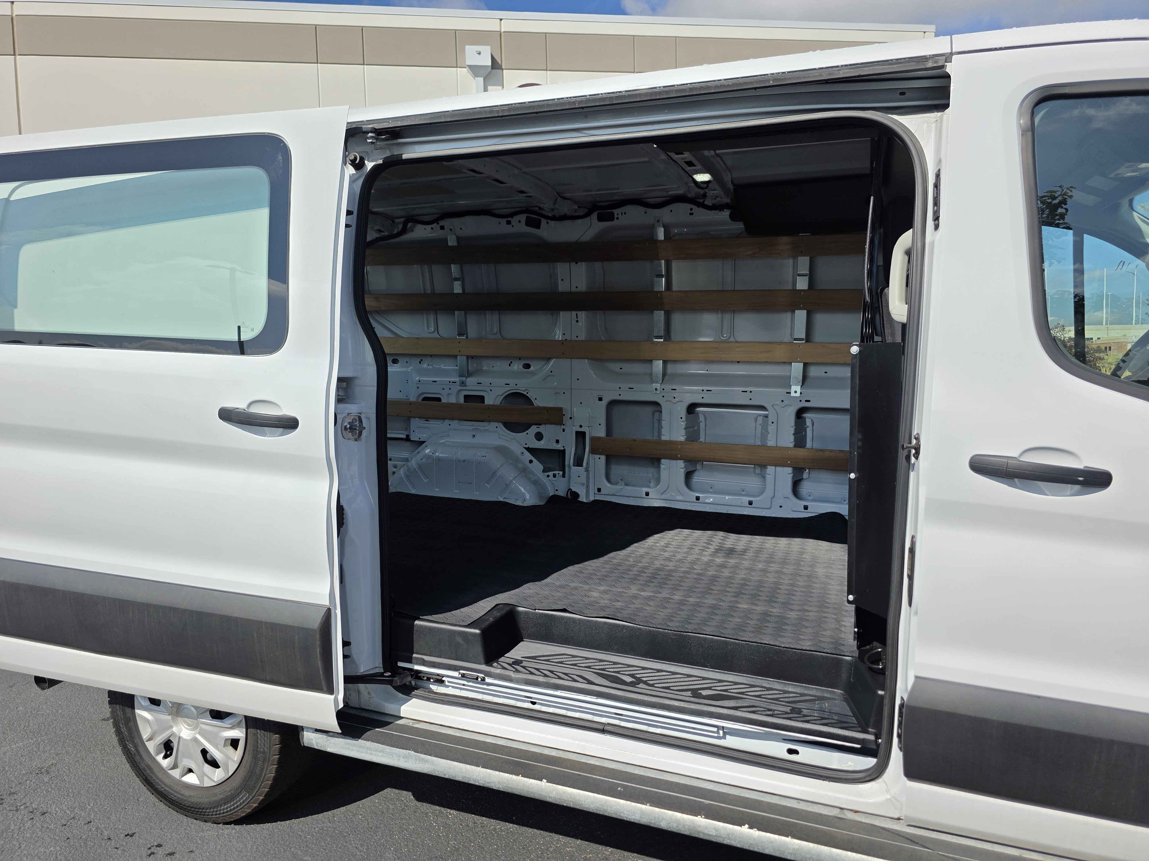 Used 2025 Ford Transit 250 Low Roof w/ Exterior Upgrade Package RWD image 20