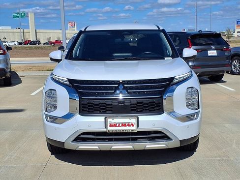 Used 2024 Mitsubishi Outlander SE Black Edition image 5