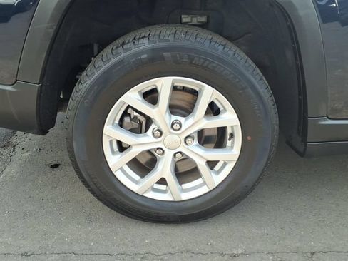 Certified 2023 Jeep Grand Cherokee L Limited AWD/4WD image 10