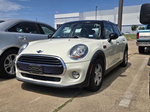 Used 2016 MINI Cooper 4-Door Hardtop FWD image 3