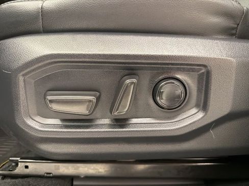 Used 2025 Toyota Tundra Limited AWD/4WD image 59