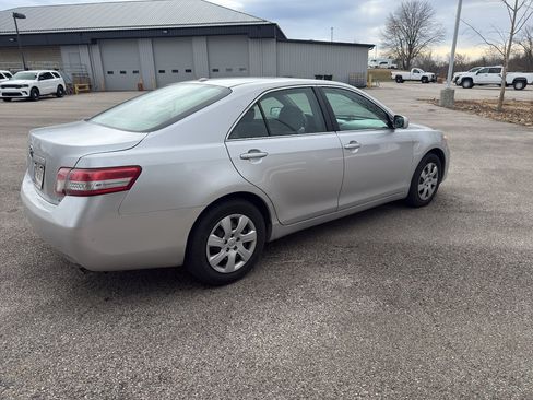 Used 2011 Toyota Camry LE image 5