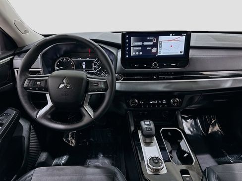 Used 2025 Mitsubishi Outlander SE image 23