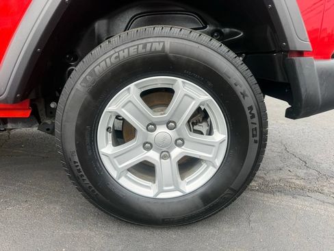 Certified 2019 Jeep Wrangler Sport AWD/4WD image 34