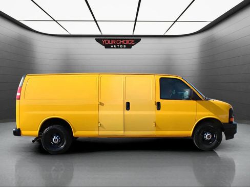 Used 2017 GMC Savana 2500 Extended image 6