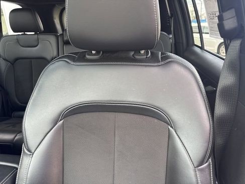 Used 2023 Jeep Grand Cherokee Altitude image 18