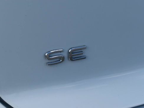 Used 2020 Volkswagen Atlas Cross Sport SE FWD image 45