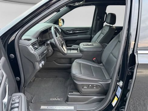 Used 2021 GMC Yukon XL Denali w/ Denali Premium Package AWD/4WD image 12
