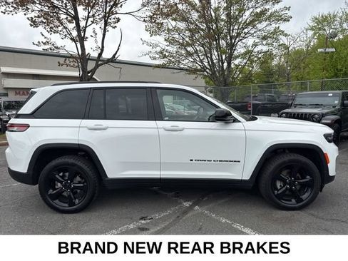 Used 2023 Jeep Grand Cherokee Altitude AWD/4WD image 17
