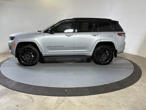 Used 2025 Jeep Grand Cherokee Summit w/ Obsidian Package AWD/4WD image 4