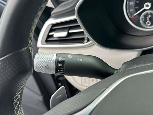 Used 2024 Genesis G70 2.5T image 23