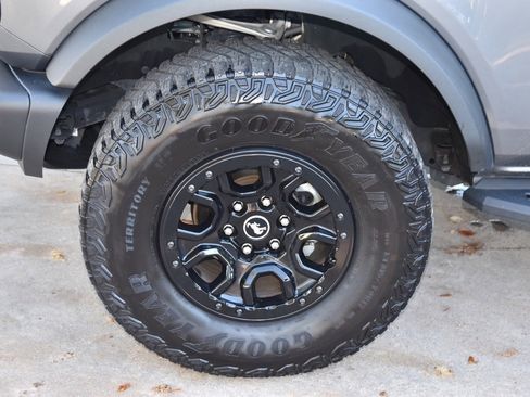 Used 2023 Ford Bronco Wildtrak image 49