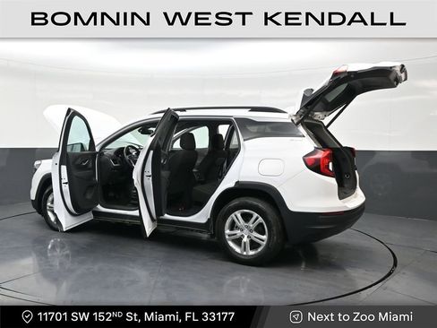 Used 2023 GMC Terrain SLE w/ Driver Convenience Package image 32