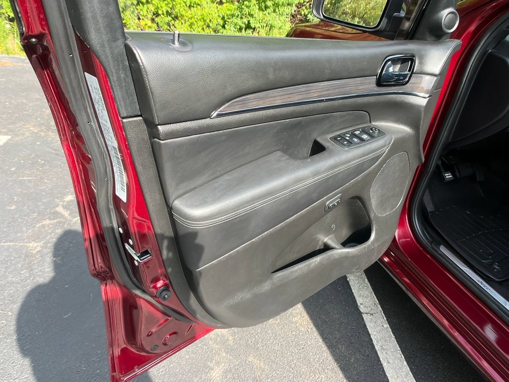 Used 2019 Jeep Grand Cherokee Overland AWD/4WD image 11