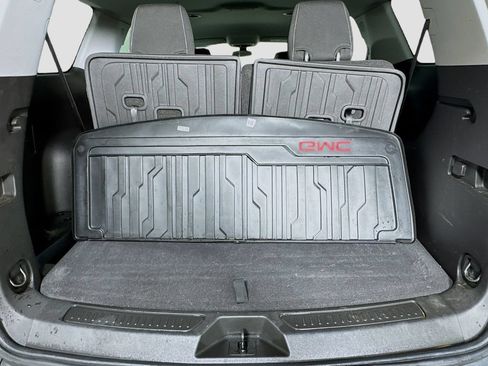 Used 2020 GMC Acadia SLE w/ Driver Convenience Package FWD image 28