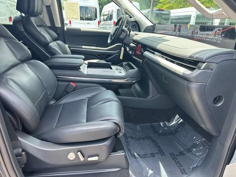 New 2026 Lincoln Navigator L Premier AWD/4WD image 14