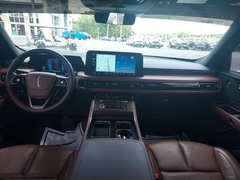 Used 2025 Lincoln Aviator Reserve w/ Jet Appearance Package AWD/4WD image 15