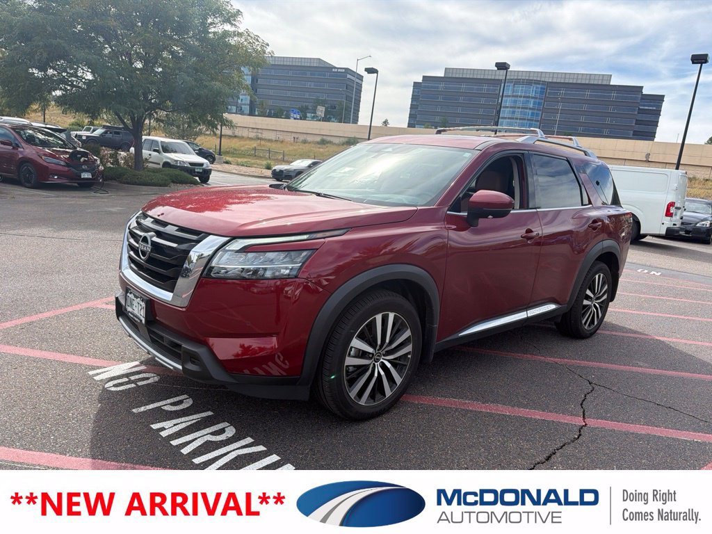 Used 2024 Nissan Pathfinder Platinum w/ Cargo Package AWD/4WD image 1