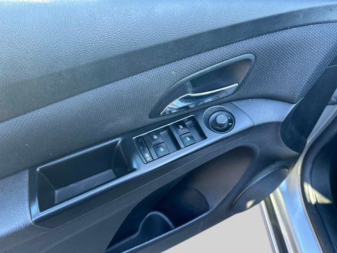 Used 2013 Chevrolet Cruze LT image 17