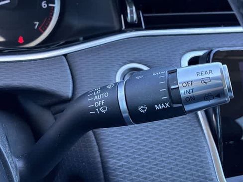 Used 2020 Land Rover Range Rover Evoque S image 26