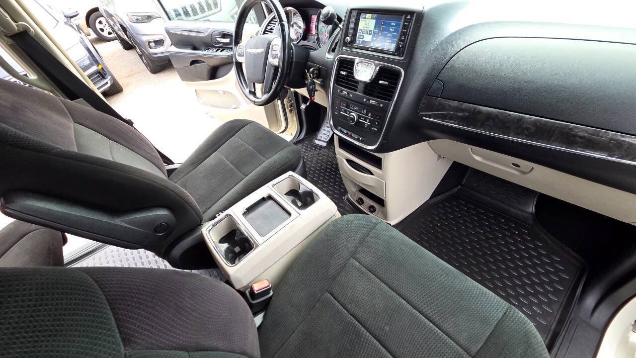 Used 2011 Chrysler Town & Country Touring FWD image 53