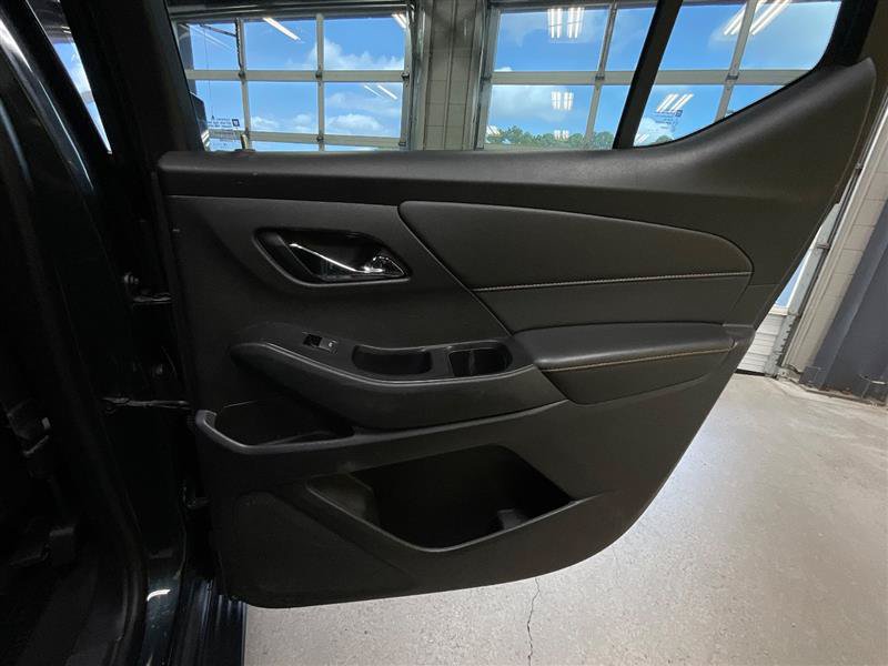 Used 2019 Chevrolet Traverse LT w/ LPO, Black Accent Package FWD image 25