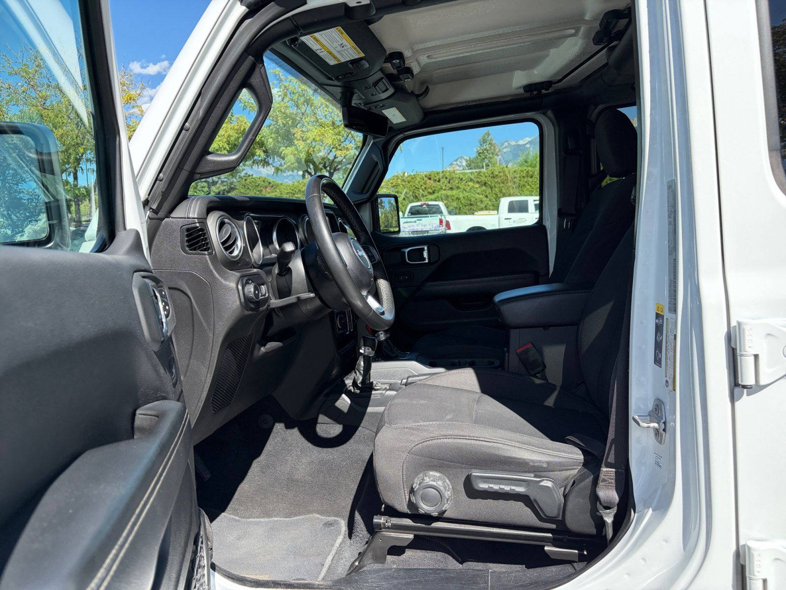 Used 2023 Jeep Wrangler Unlimited Sahara AWD/4WD image 11