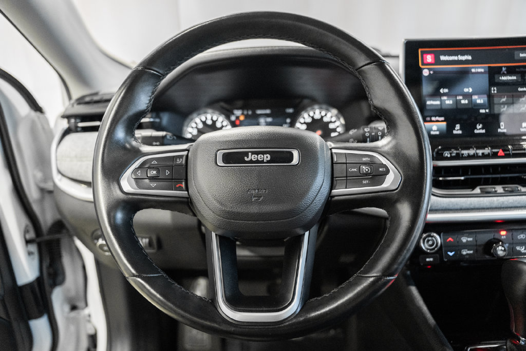 Certified 2022 Jeep Compass Latitude w/ Sun and Sound Group AWD/4WD image 22