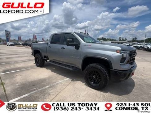 Used 2025 Chevrolet Silverado 2500 ZR2 w/ Technology Package AWD/4WD image 2