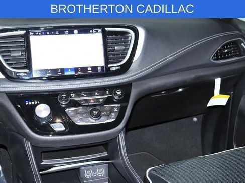 Used 2023 Chrysler Pacifica Limited w/ S Appearance Package FWD image 25