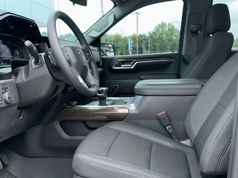 Used 2024 Chevrolet Silverado 1500 LT Trail Boss w/ Convenience Package II AWD/4WD image 15
