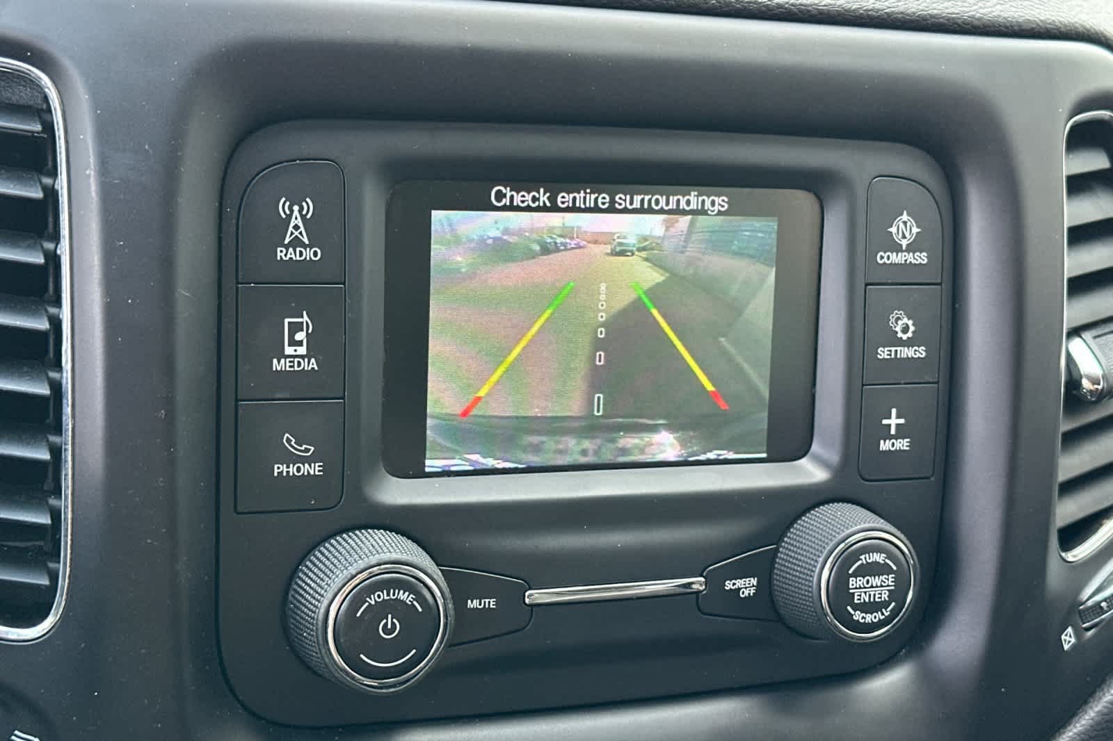 Used 2018 Jeep Compass Latitude FWD image 19