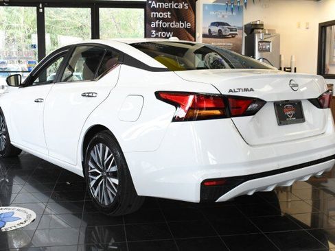 Used 2025 Nissan Altima 2.5 SV FWD image 9