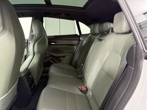 Certified 2025 Porsche Macan 4S Electric AWD/4WD image 26