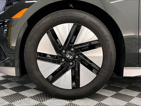 Used 2024 Hyundai Ioniq 6 SE RWD image 8