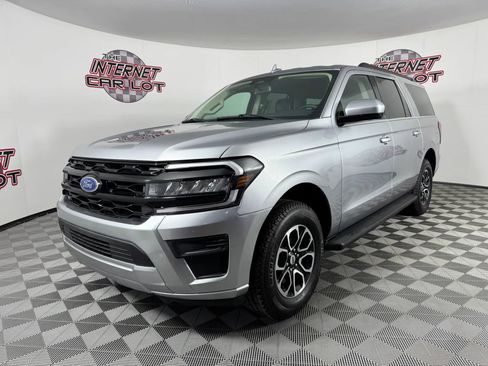 Used 2024 Ford Expedition Max XLT image 3