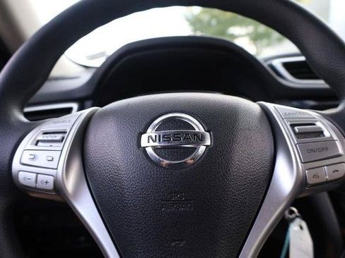 Used 2016 Nissan Rogue S AWD/4WD image 9