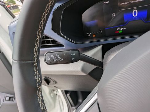 Certified 2023 Volkswagen Taos SE w/ Panoramic Sunroof Package FWD image 29