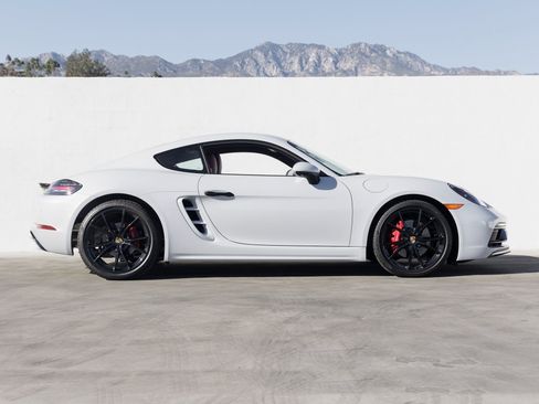 New 2025 Porsche 718 Cayman S RWD image 8