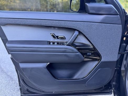 Used 2024 Land Rover Range Rover Sport SE image 9