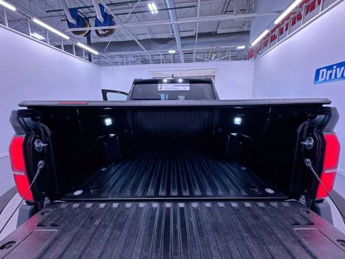 Used 2025 Toyota Tacoma TRD Off-Road AWD/4WD image 41