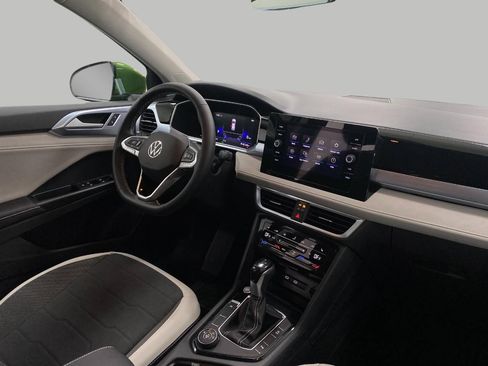 New 2025 Volkswagen Taos SE image 17