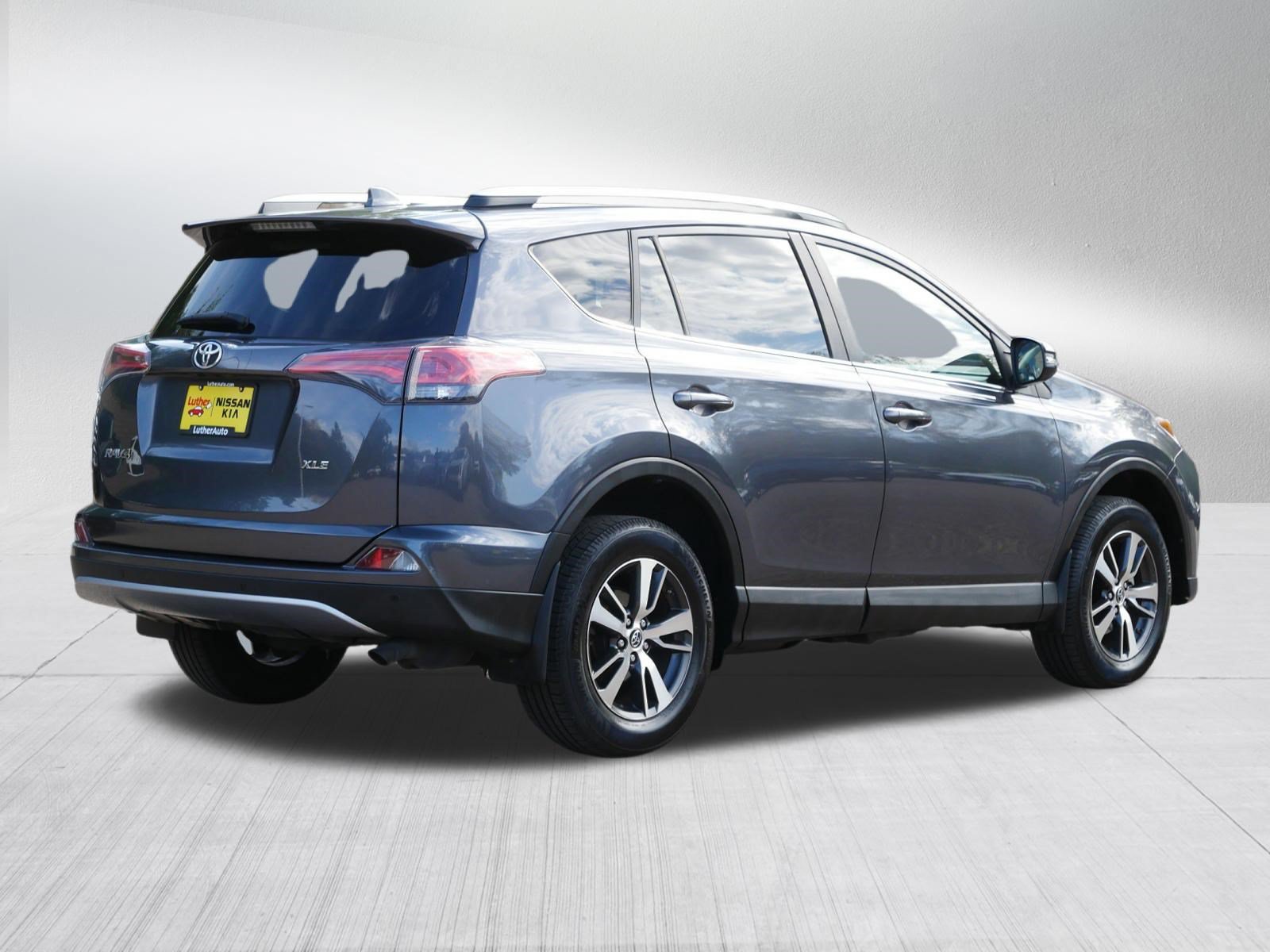 Used 2018 Toyota RAV4 XLE FWD image 7