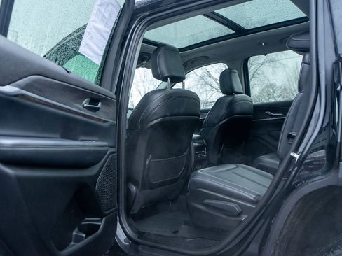 Used 2023 Jeep Grand Cherokee L Limited w/ Luxury Tech Group II image 28