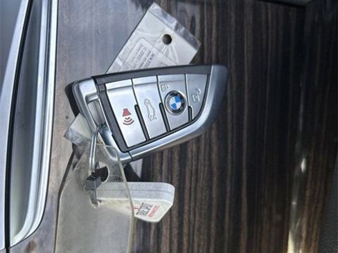 Used 2019 BMW 530e w/ Convenience Package image 30