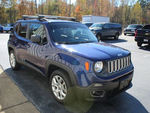 Used 2017 Jeep Renegade Latitude image 2